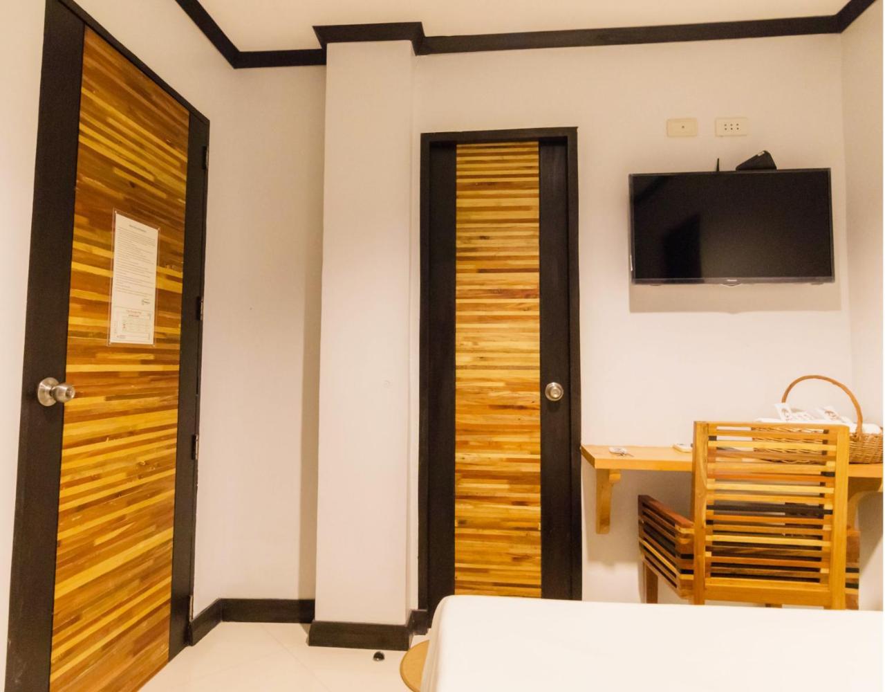 Mahogany Tourist Inn Bacolod Eksteriør billede